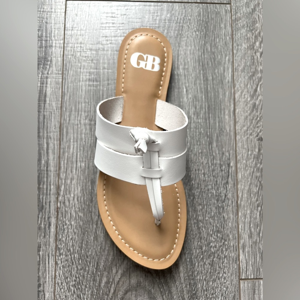 GB Heat-Wave Leather Thong Sandals